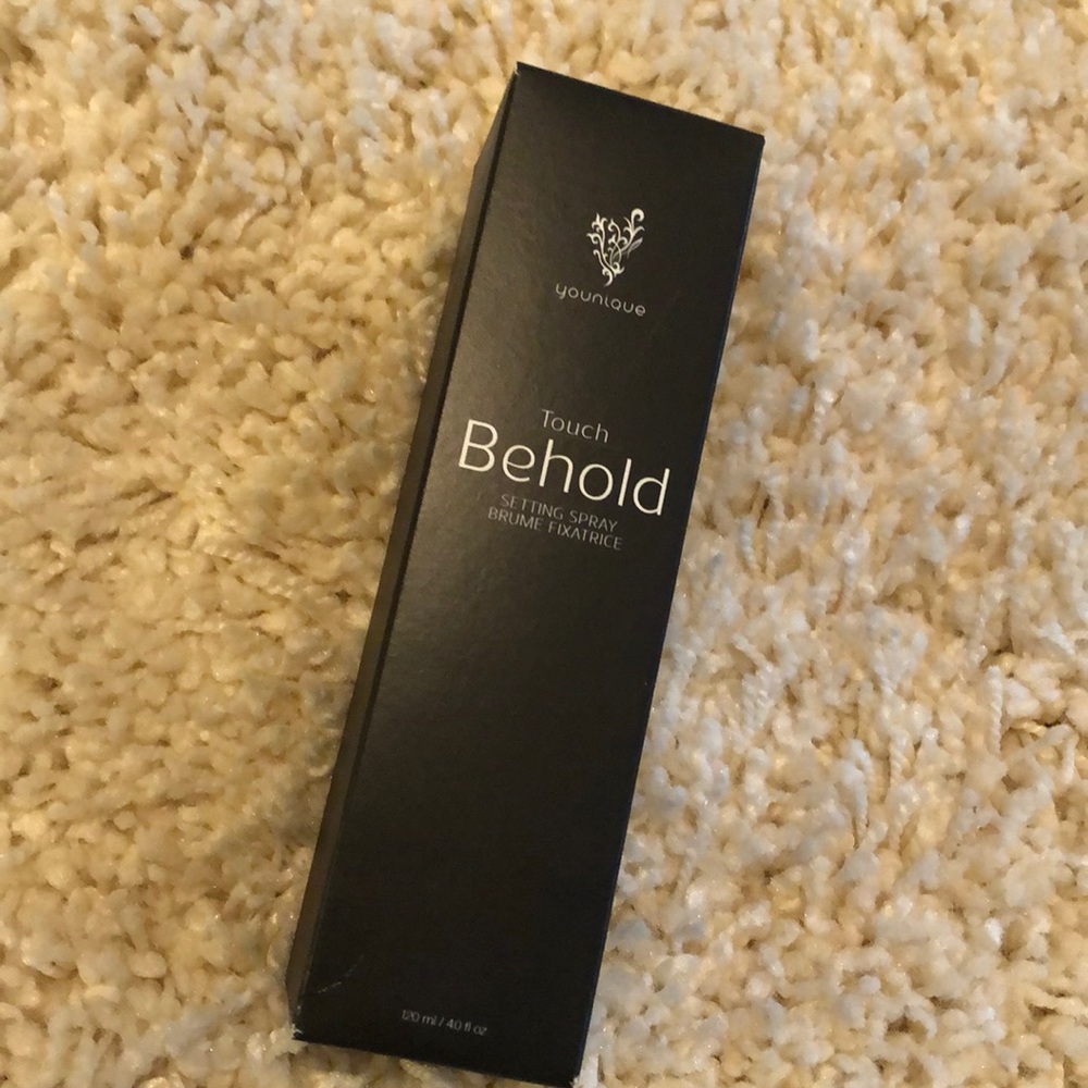 Younique Touch Behold setting spray